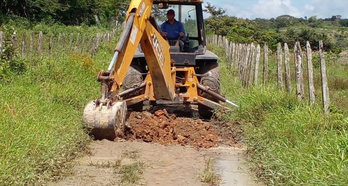 Prefeitura de Chã Preta intensifica manutenção nas estradas rurais do município 