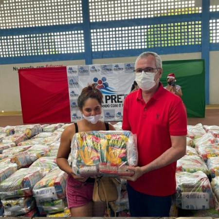 Prefeitura entrega cestas básicas as famílias chã-pretenses.